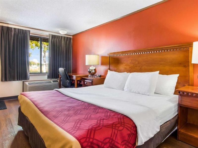 Econo Lodge Norwalk Buitenkant foto