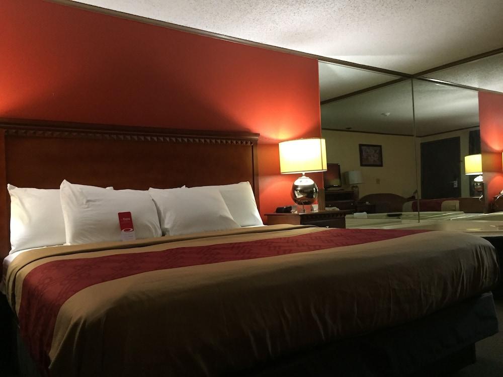 Econo Lodge Norwalk Buitenkant foto