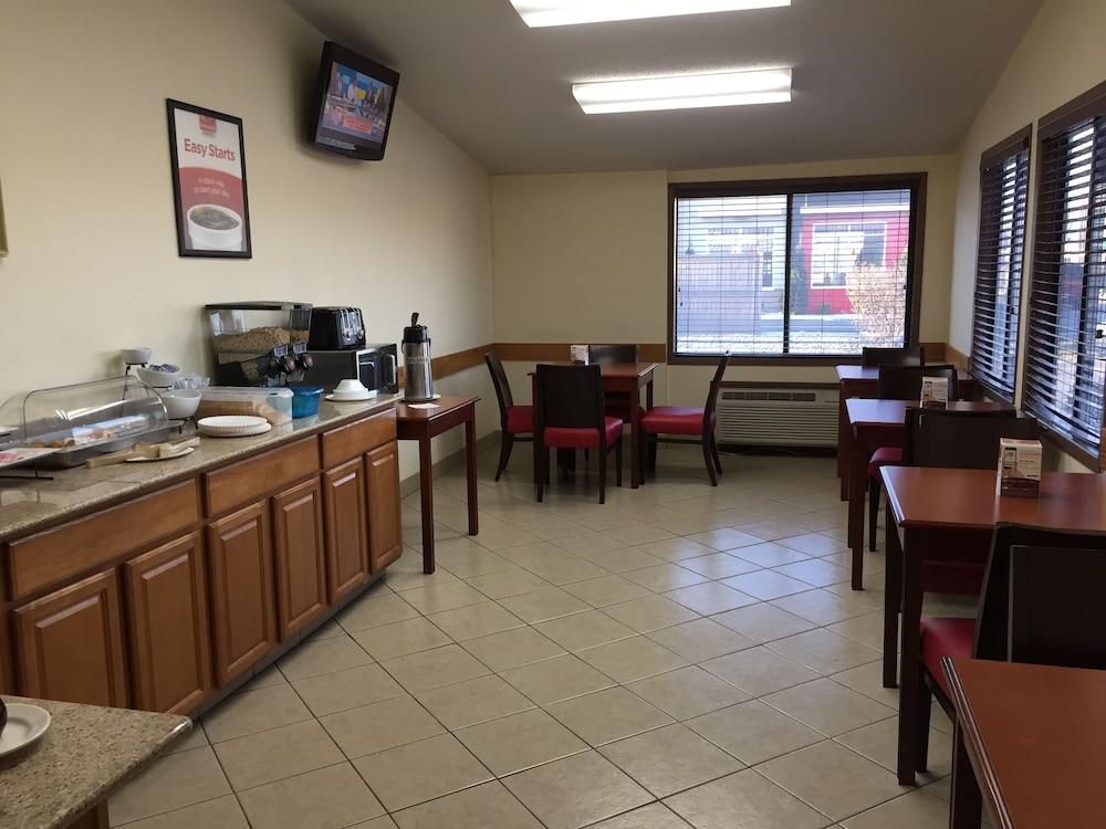 Econo Lodge Norwalk Buitenkant foto