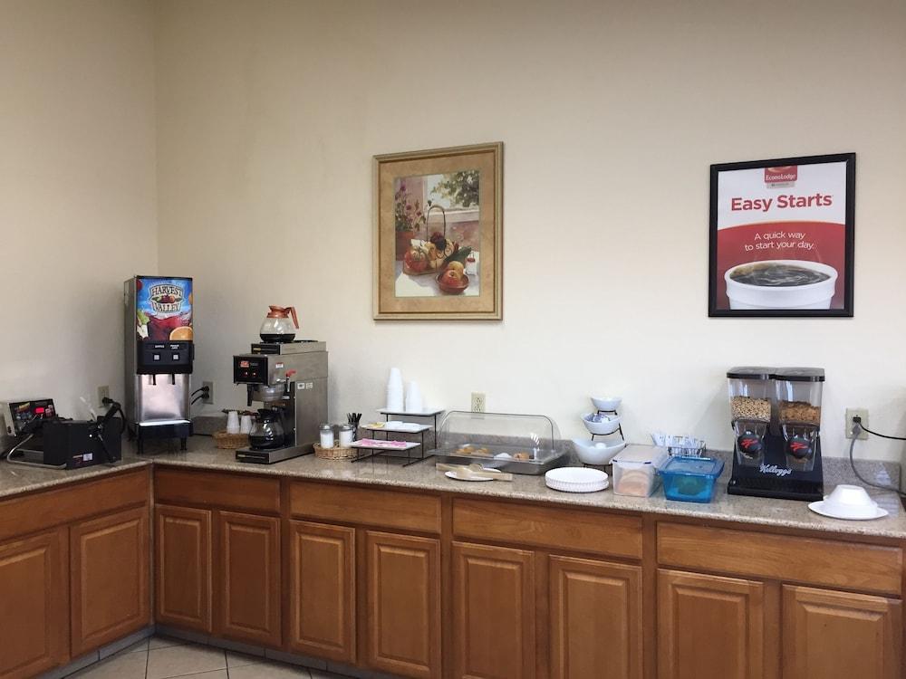 Econo Lodge Norwalk Buitenkant foto