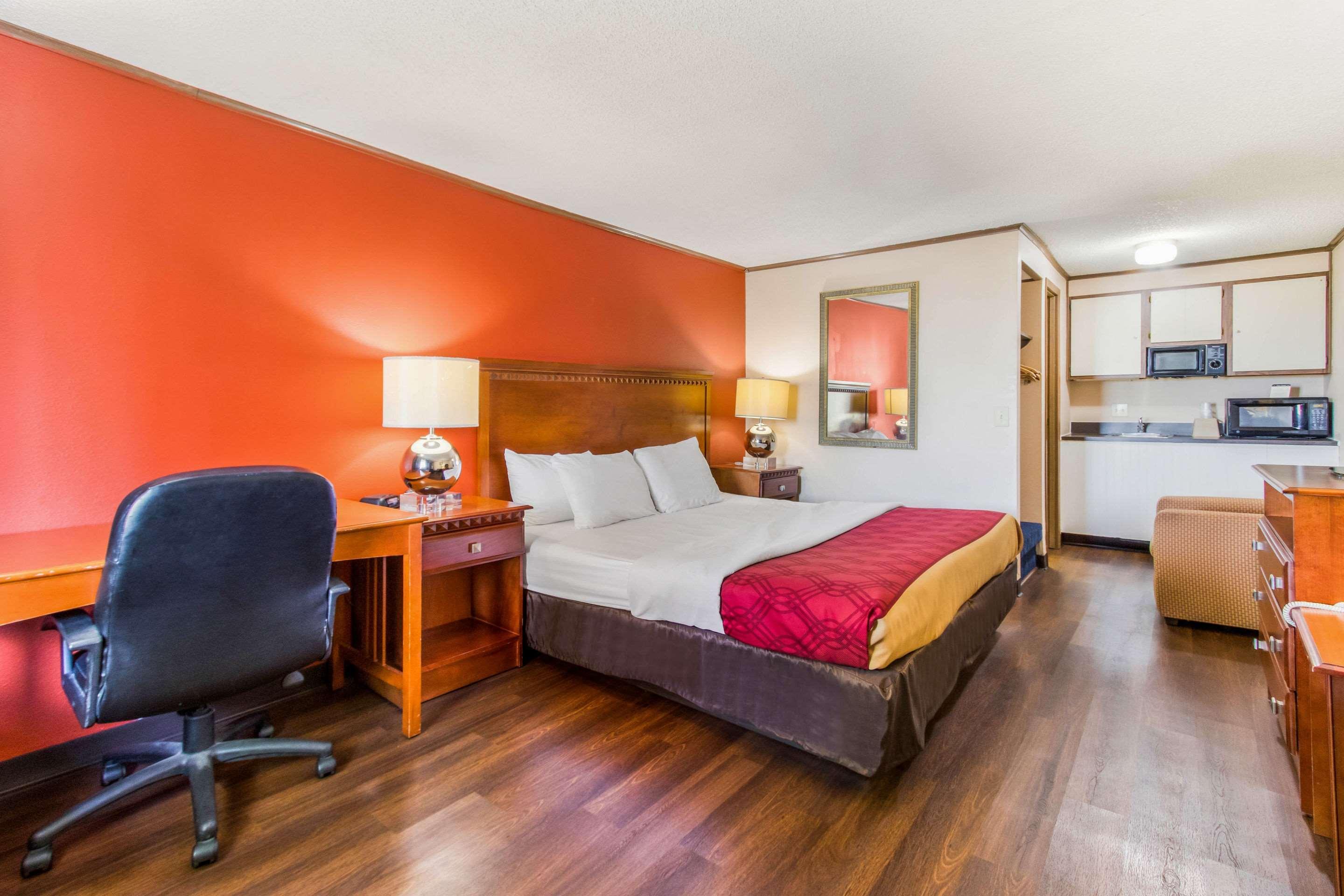 Econo Lodge Norwalk Buitenkant foto