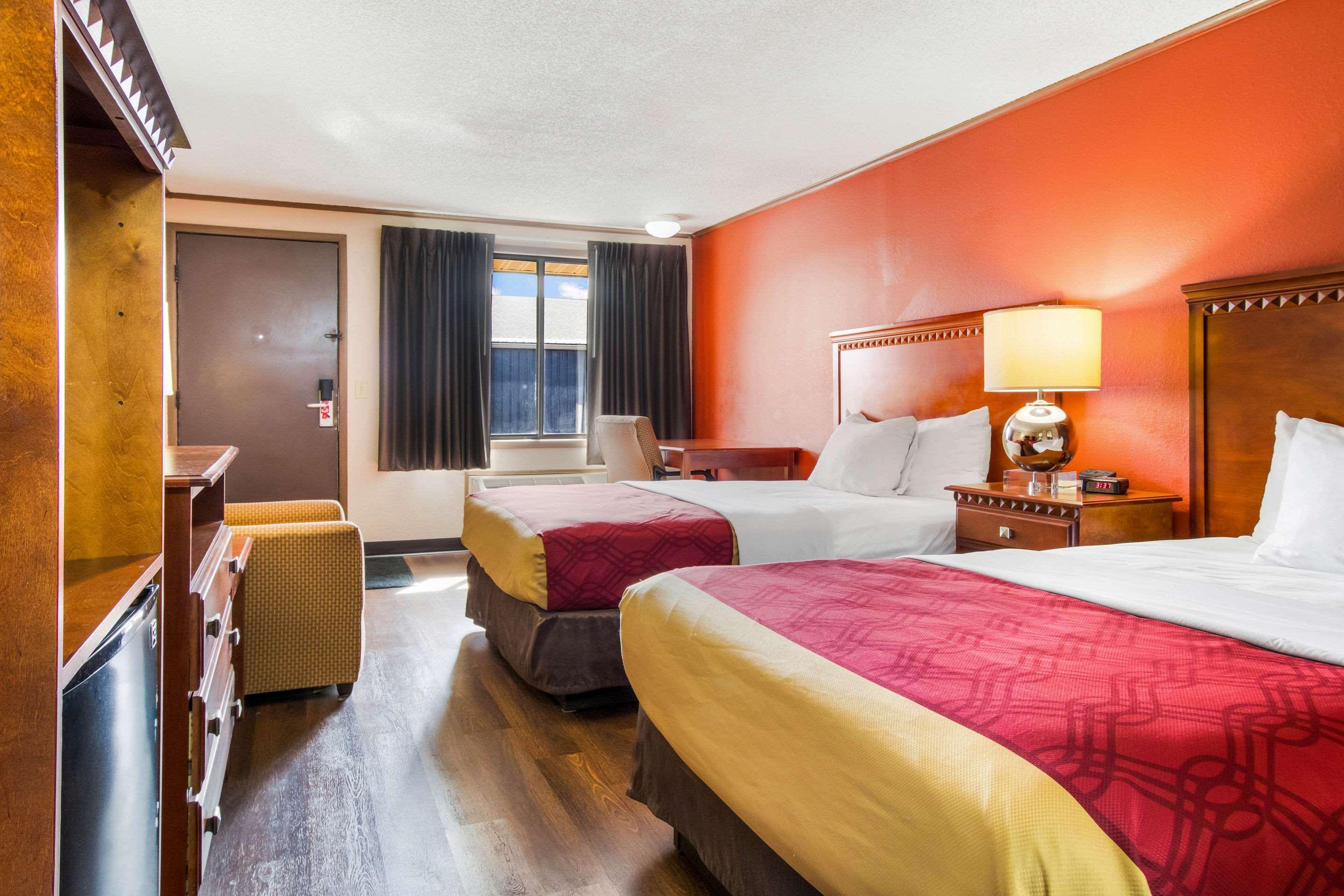 Econo Lodge Norwalk Buitenkant foto