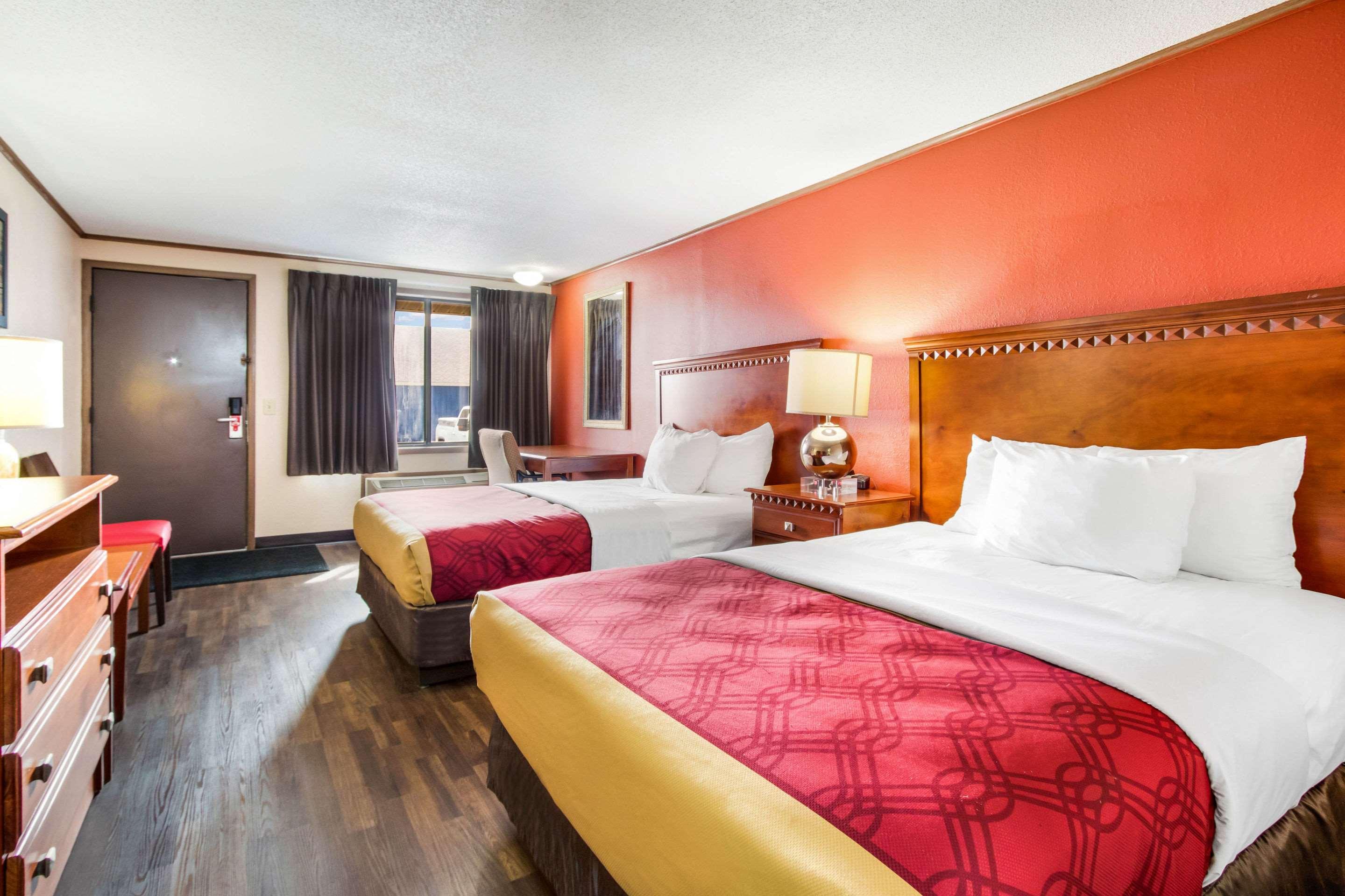 Econo Lodge Norwalk Buitenkant foto