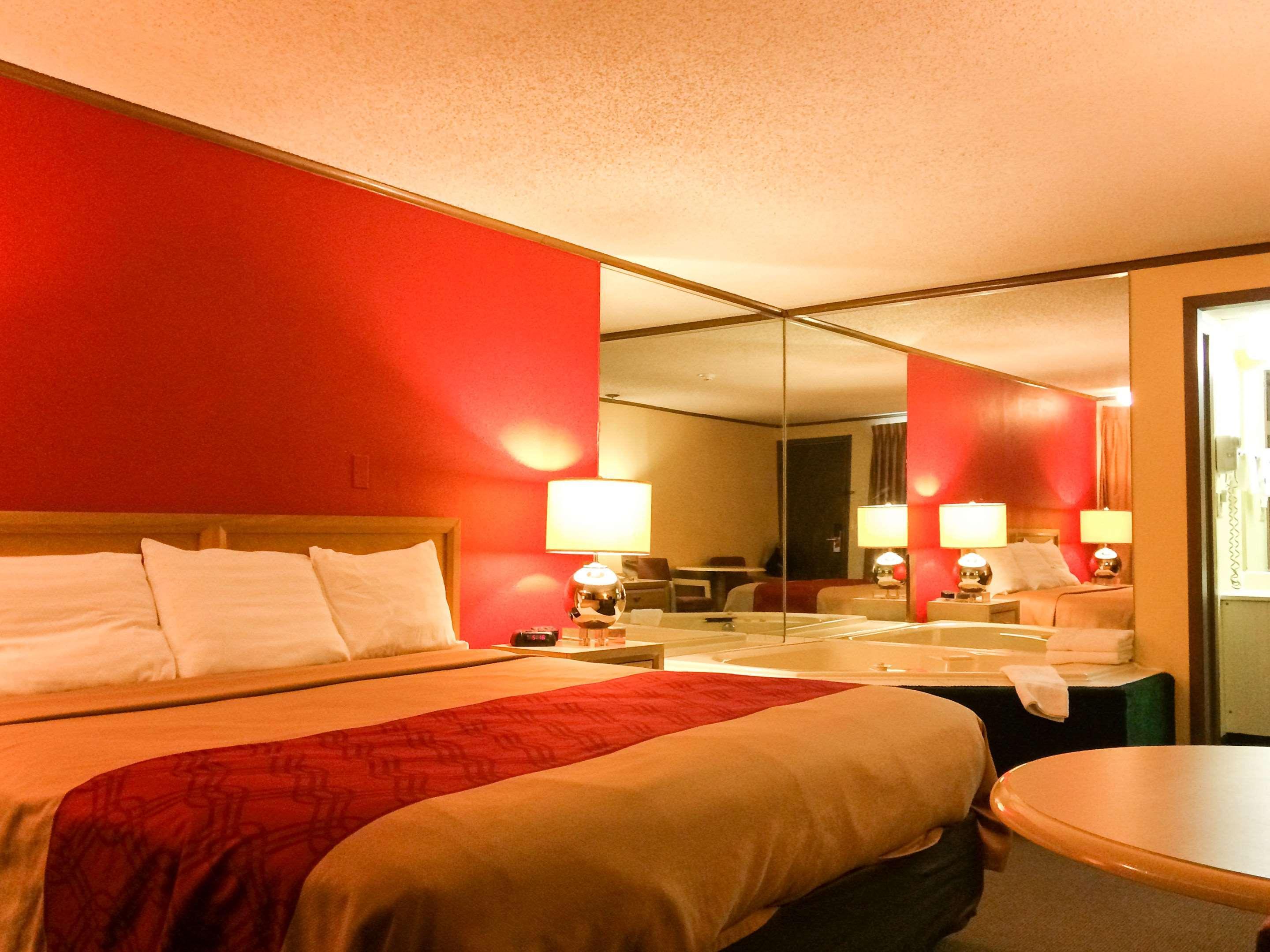 Econo Lodge Norwalk Buitenkant foto