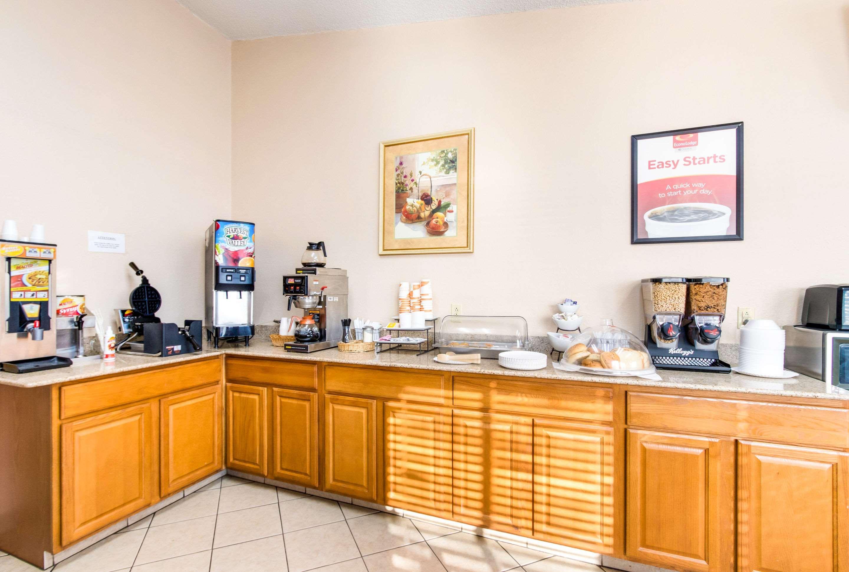 Econo Lodge Norwalk Buitenkant foto