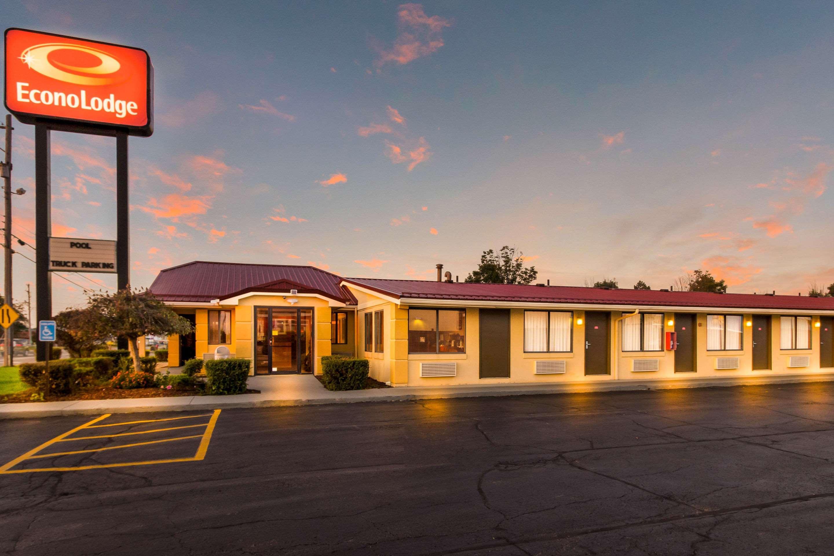 Econo Lodge Norwalk Buitenkant foto
