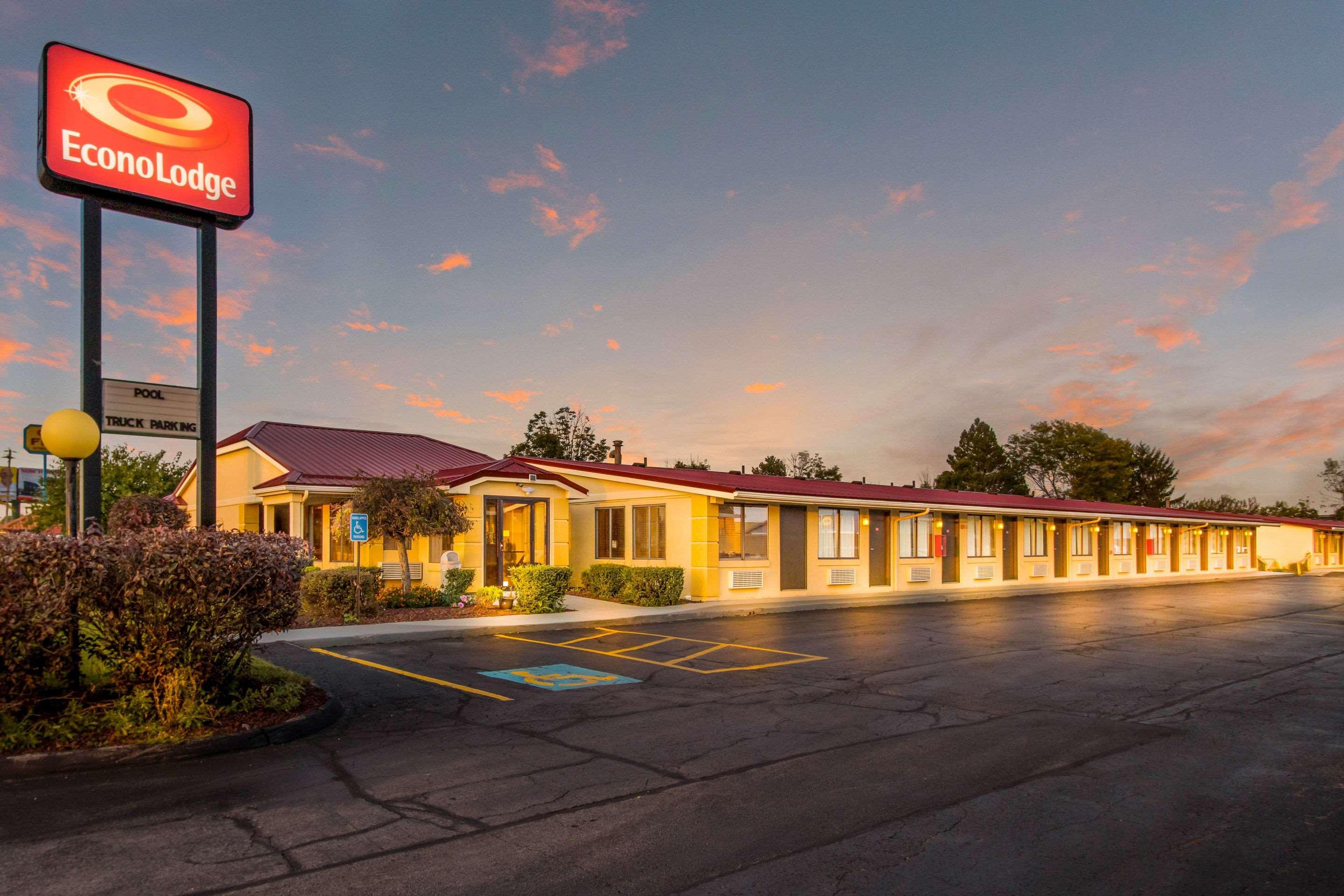 Econo Lodge Norwalk Buitenkant foto