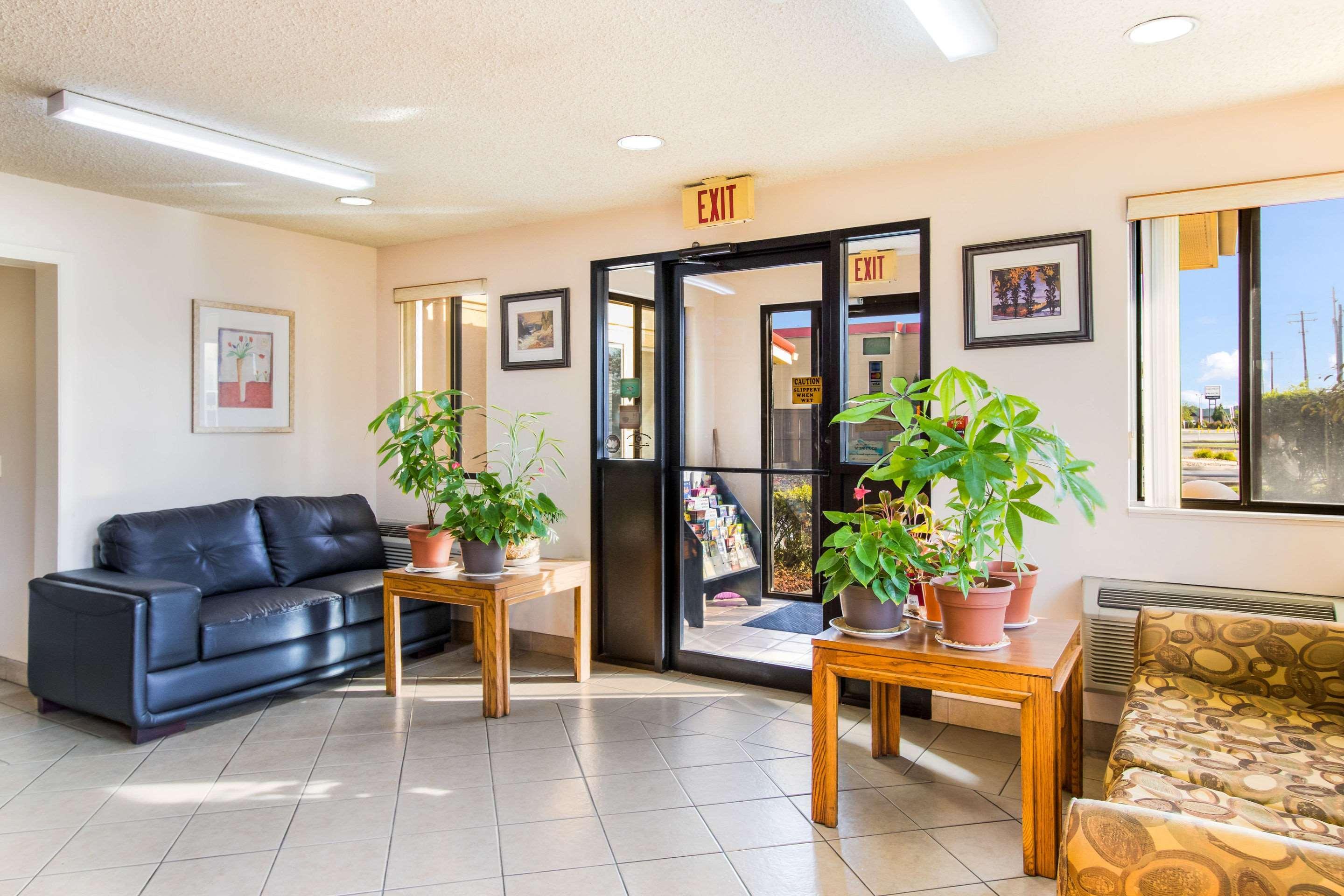 Econo Lodge Norwalk Buitenkant foto