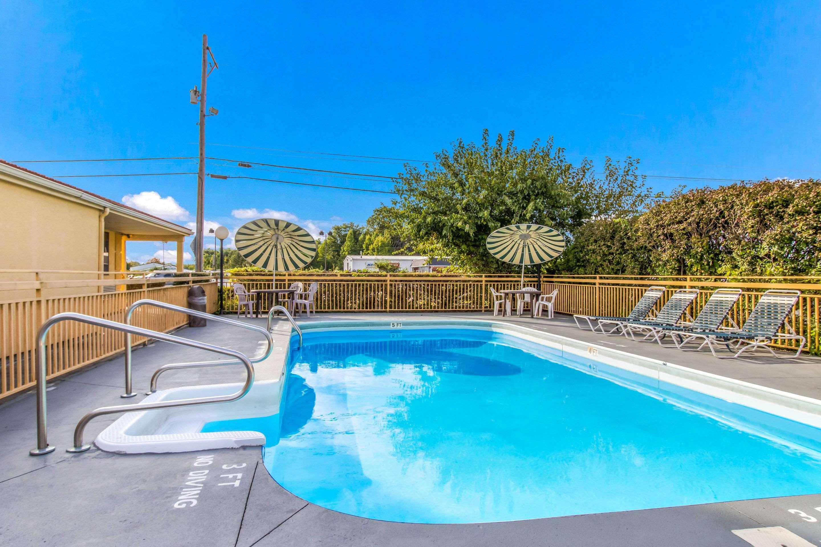 Econo Lodge Norwalk Buitenkant foto