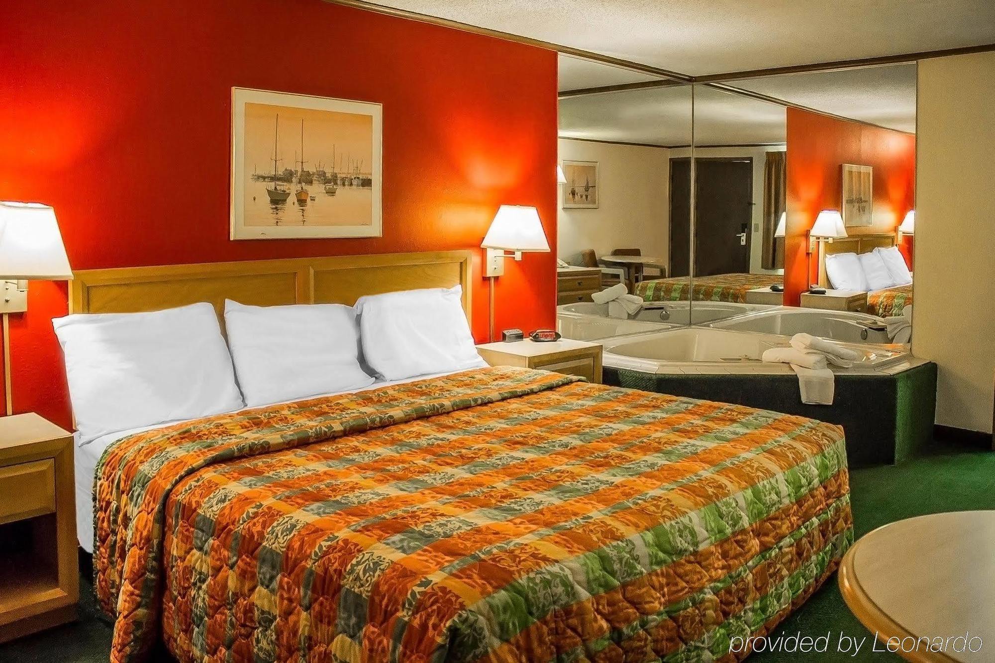 Econo Lodge Norwalk Buitenkant foto