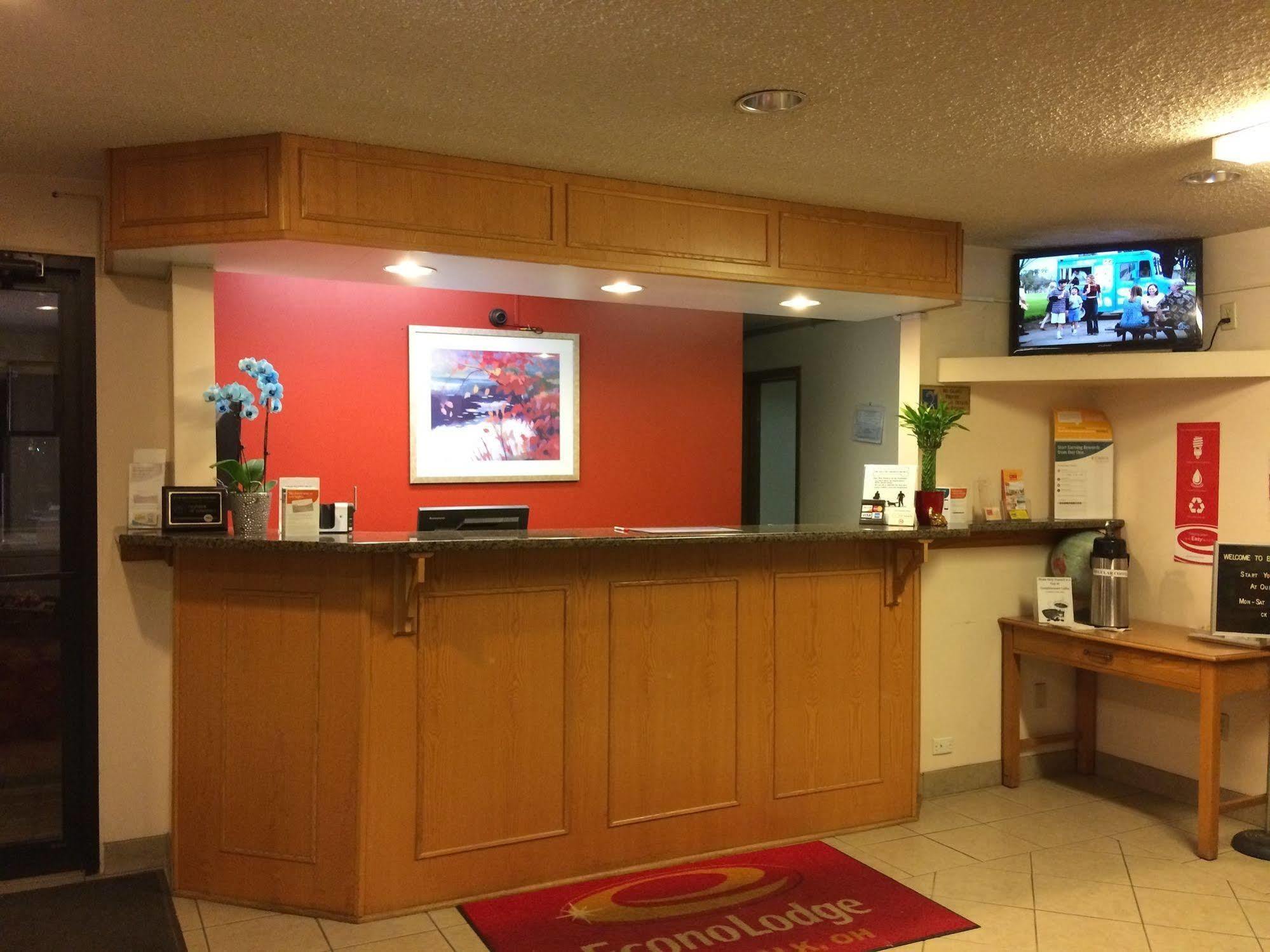 Econo Lodge Norwalk Buitenkant foto
