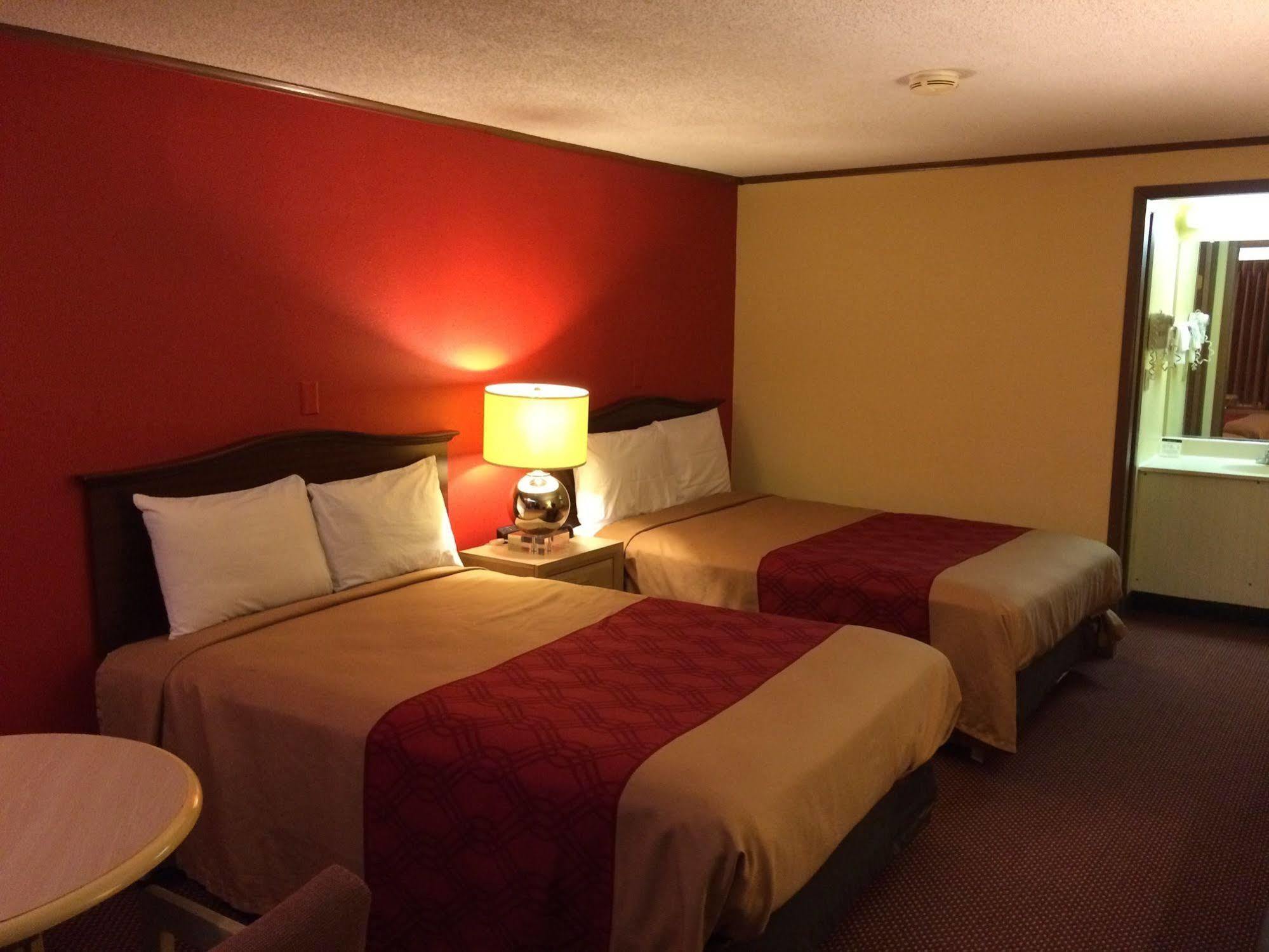 Econo Lodge Norwalk Buitenkant foto