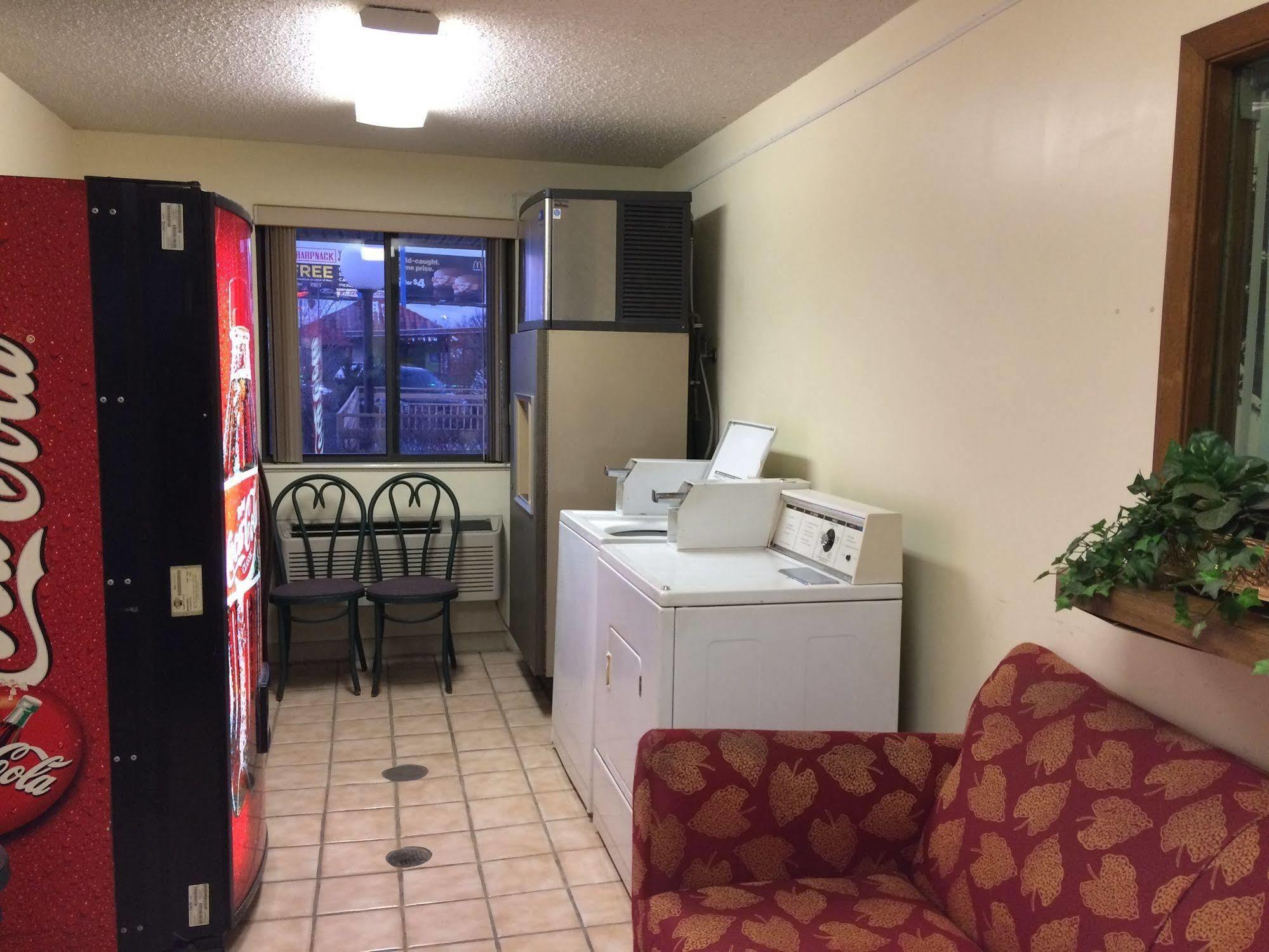 Econo Lodge Norwalk Buitenkant foto
