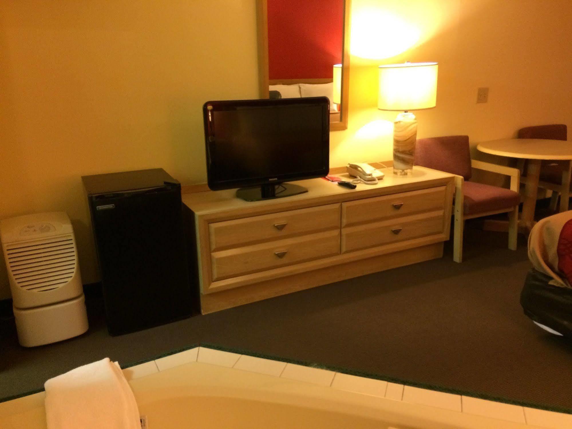 Econo Lodge Norwalk Buitenkant foto