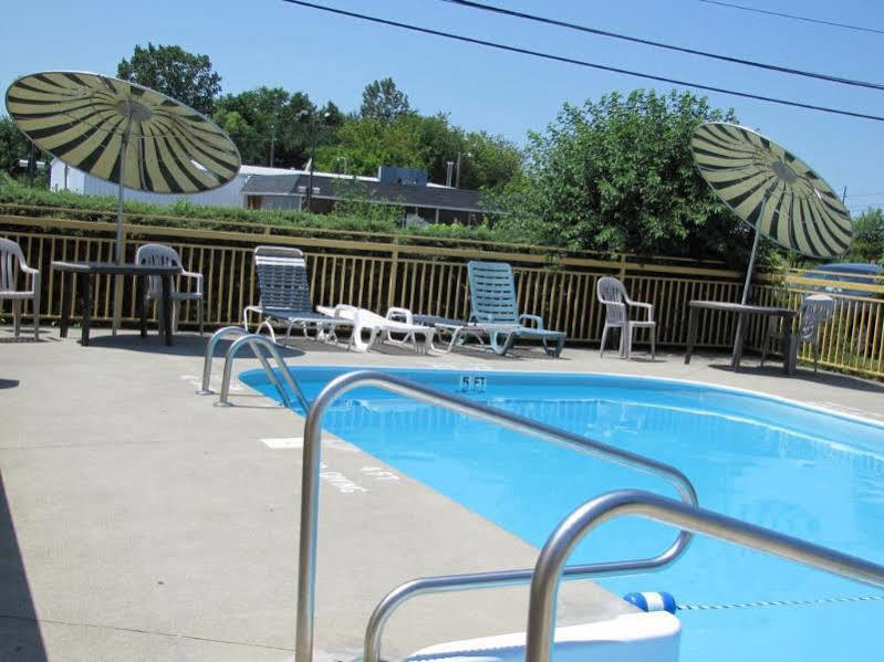 Econo Lodge Norwalk Buitenkant foto