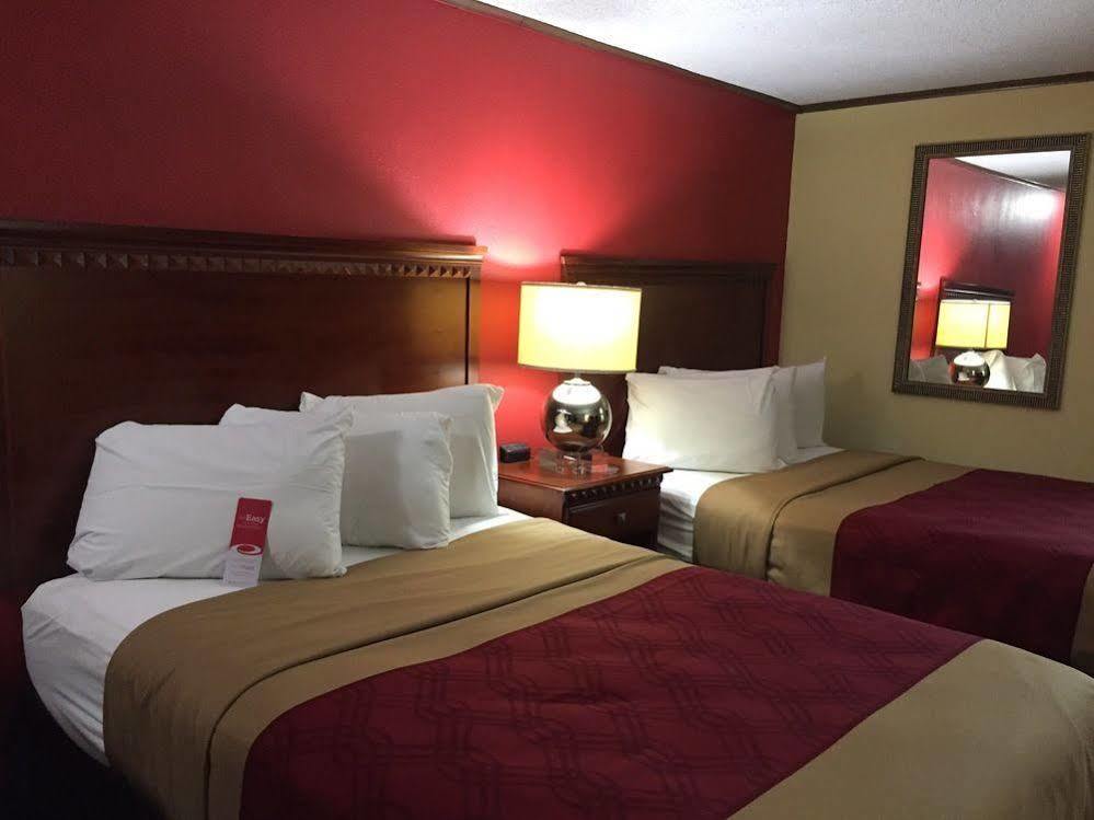 Econo Lodge Norwalk Buitenkant foto